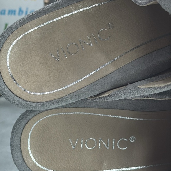 (E2) Vionic Perk Women's Kaia Light Grey Suede Peep Toe Platform Heel, Size 9 - Picture 8 of 15